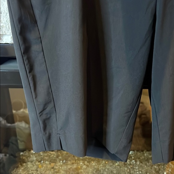 Athleta Black Shorts with 5 pockets, 3 zippered size 2 - Picture 6 of 12